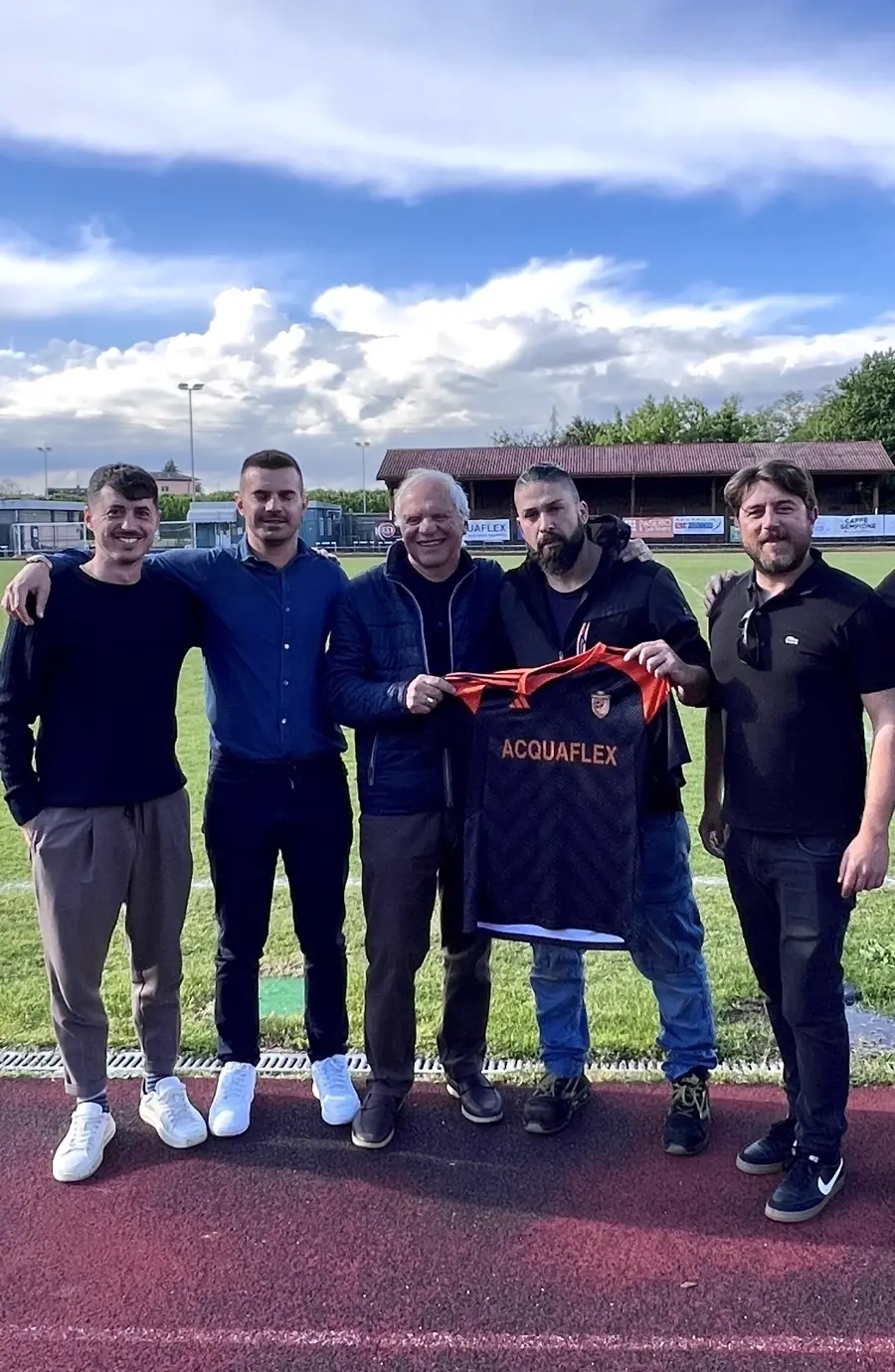Presentazione della nuova maglia Rhodense con lo sponsor Acquaflex